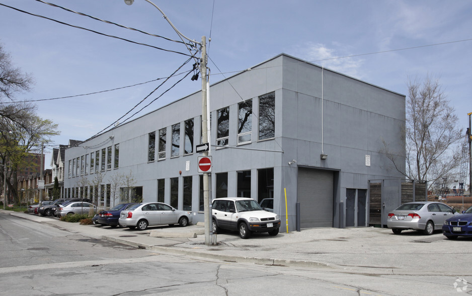 18 Hook Ave, Toronto, ON à louer - Photo de l’immeuble – Image 3 sur 4