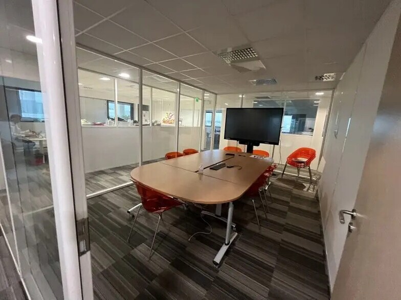 Bureau dans Artigues-près-Bordeaux à vendre - Photo intérieure – Image 2 sur 7
