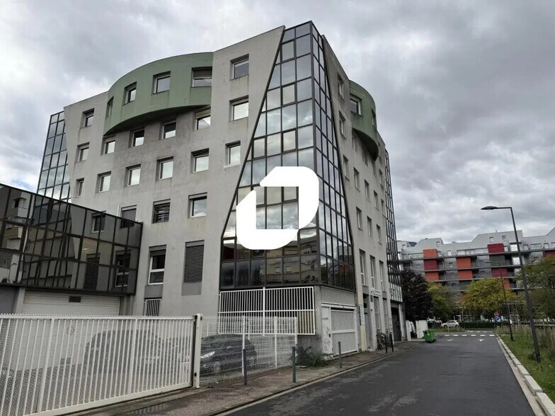 Bureau dans Grenoble à louer - Photo de l’immeuble – Image 1 sur 12