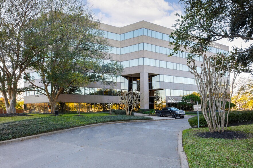 3100 S Gessner Rd, Houston, TX à louer - Photo de l’immeuble – Image 1 sur 6