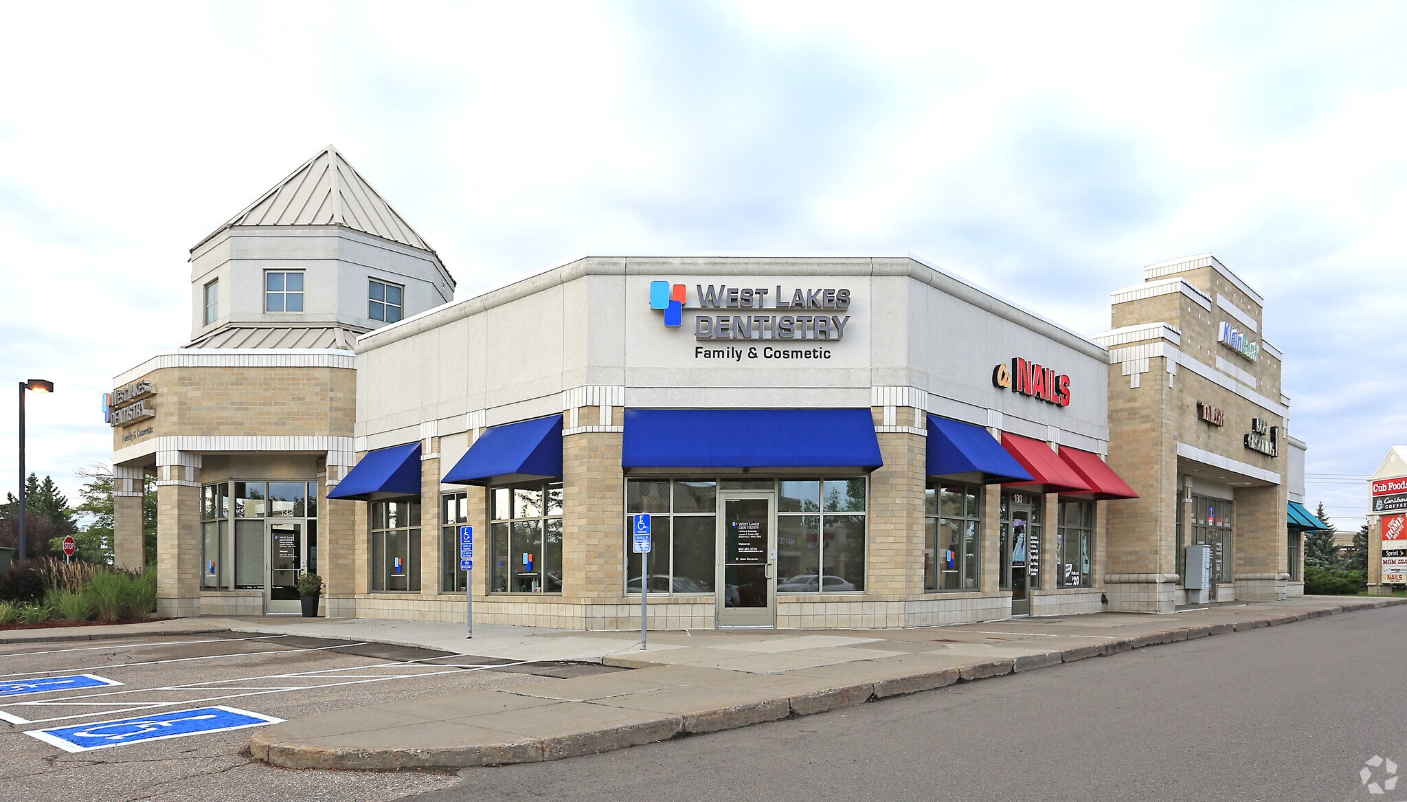 122-132 Pioneer Trl, Chaska, MN à vendre Photo principale– Image 1 sur 7