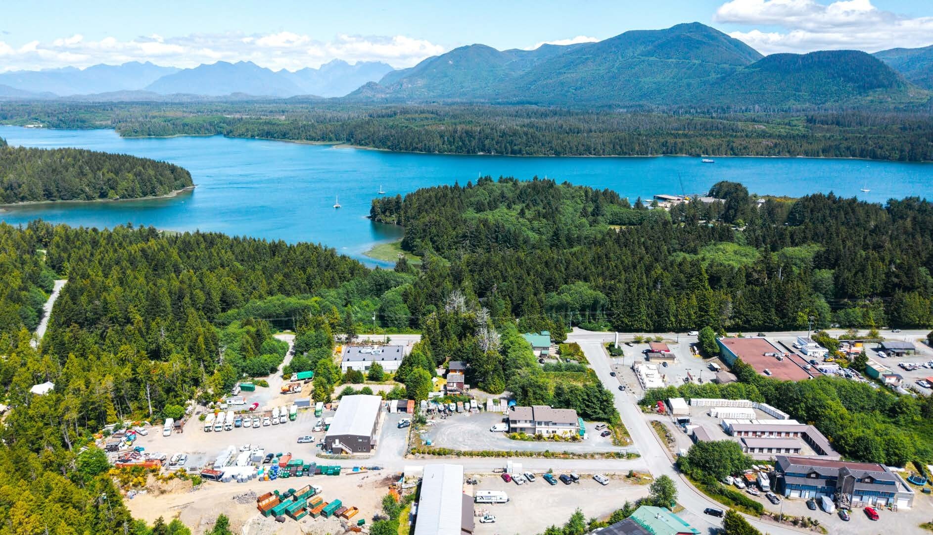 2088 Peninsula Rd, Ucluelet, BC à vendre Photo de l’immeuble– Image 1 sur 7