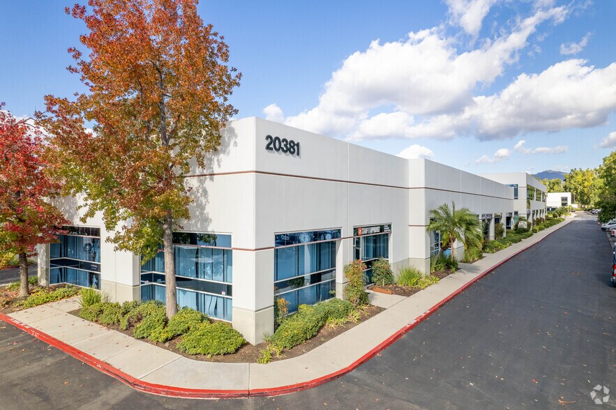 20381 Lake Forest Dr, Lake Forest, CA à louer - Photo principale – Image 1 sur 4