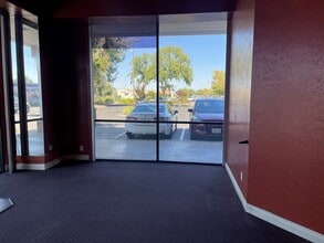 5646 N Blackstone Ave, Fresno, CA à louer Photo intérieure– Image 2 sur 6