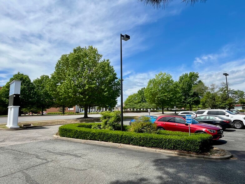 12284 Warwick Blvd, Newport News, VA à louer - Photo de l’immeuble – Image 3 sur 9