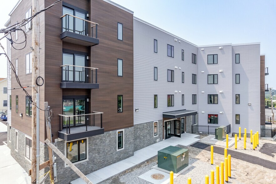 34 Knight St, Providence, RI à vendre - Photo principale – Image 1 sur 35