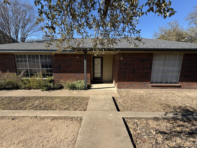 1030 Canyon Bend Dr, Dripping Springs, TX à louer - Photo de l’immeuble – Image 1 sur 20