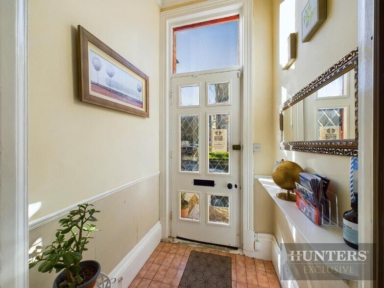 32 West St, Scarborough à vendre - Photo de l’immeuble – Image 3 sur 98