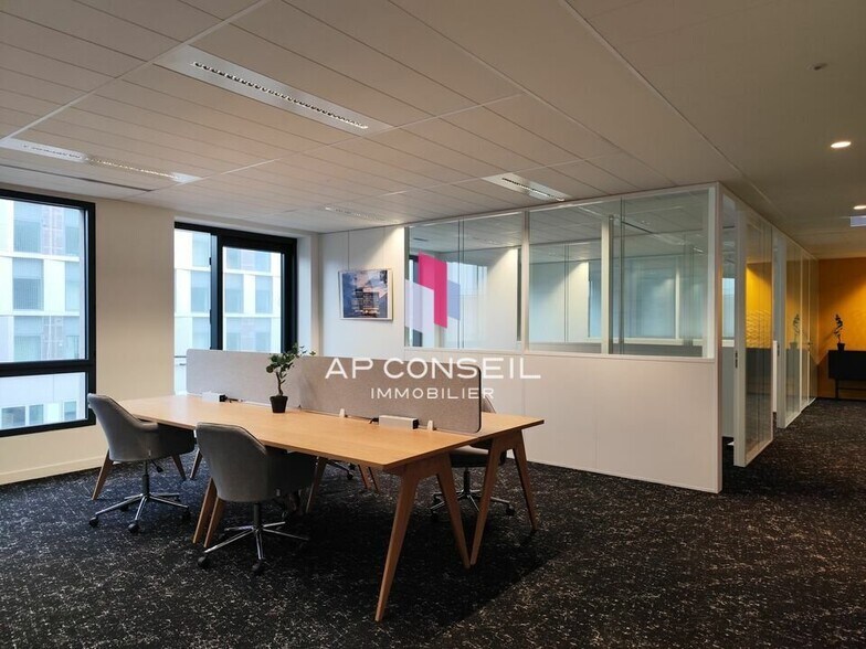 Bureau dans Montigny-le-Bretonneux à vendre - Photo intérieure – Image 2 sur 6