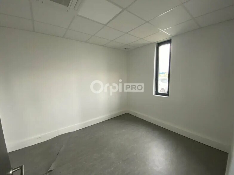 Bureau dans Tinqueux à louer - Photo de l’immeuble – Image 2 sur 5