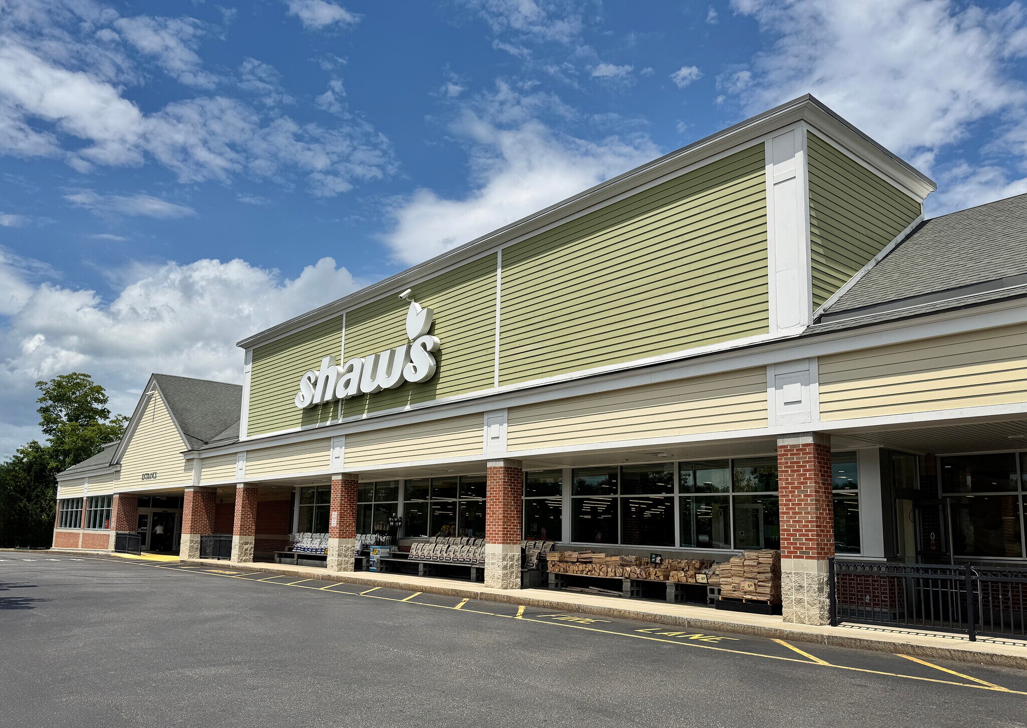 4-8 Plaistow Rd, Plaistow, NH à louer Photo principale– Image 1 sur 11