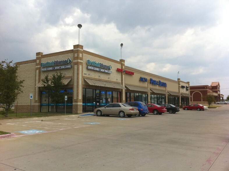 1880 W Moore Ave, Terrell, TX à louer - Photo principale – Image 1 sur 6