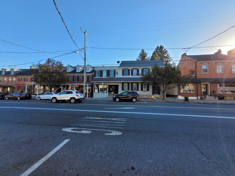 68 E Main St, Mount Joy, PA à louer - Photo de l’immeuble – Image 2 sur 9