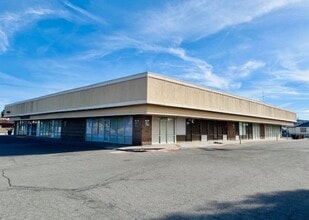 501-573 N San Jacinto St, Hemet, CA à louer Photo de l’immeuble– Image 1 sur 2