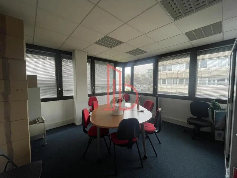 Bureau dans Bruges à louer - Photo de l’immeuble – Image 3 sur 4