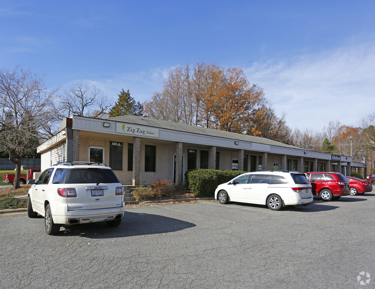600 Matthews Mint Hill Rd, Matthews, NC à louer - Photo principale – Image 1 sur 10
