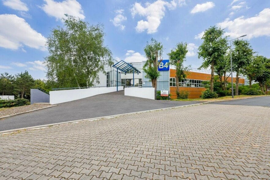 2 Rue Niels Bohr, Saint-Thibault-des-Vignes à louer - Photo de l’immeuble – Image 3 sur 9