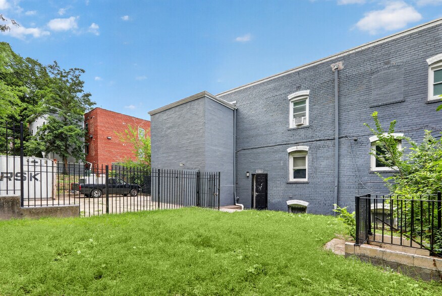 109 Wayne Pl SE, Washington, DC à vendre - Photo de l’immeuble – Image 3 sur 12