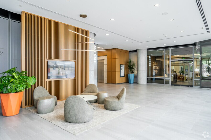 18400 Von Karman Ave, Irvine, CA à louer - Hall d’entrée – Image 2 sur 22