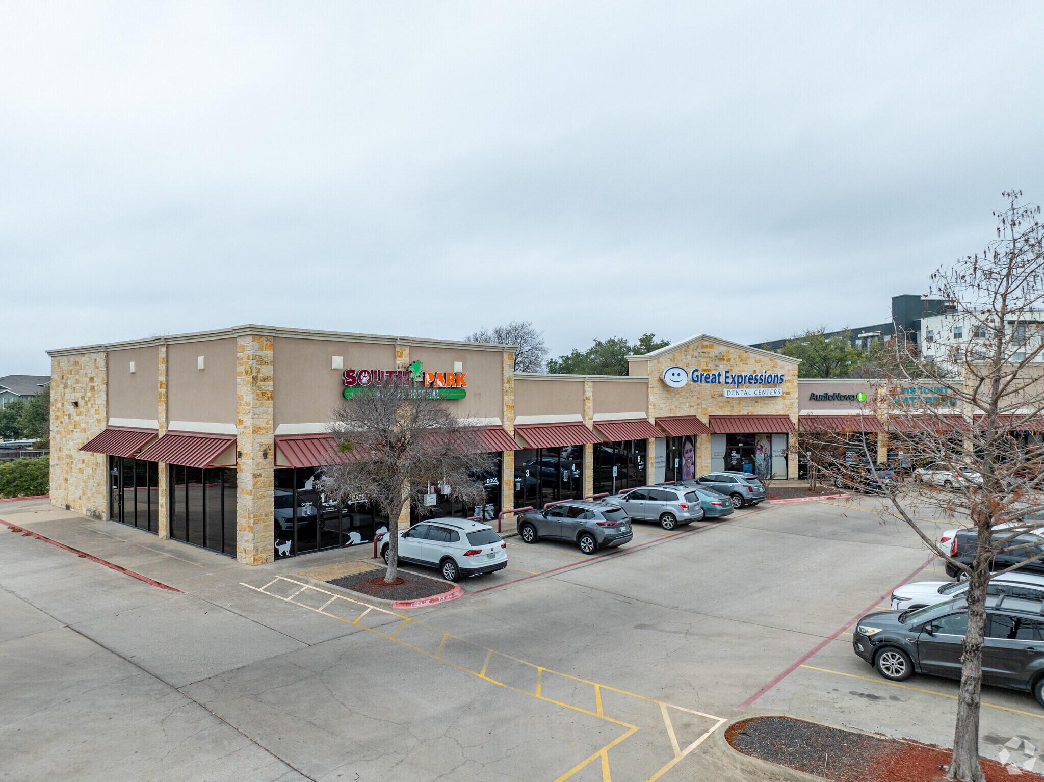 615 W Slaughter Ln, Austin, TX à louer Photo de l’immeuble– Image 1 sur 4