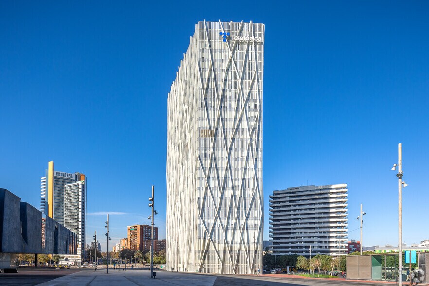 Plaça d'Ernest Lluch, 5, Barcelone, Barcelona à louer - Photo principale – Image 1 sur 10