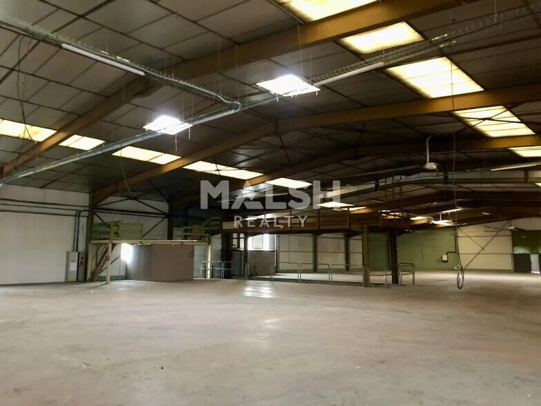 Local d'activités dans CIVRIEUX-D'AZERGUES à vendre - Photo de l’immeuble – Image 3 sur 4