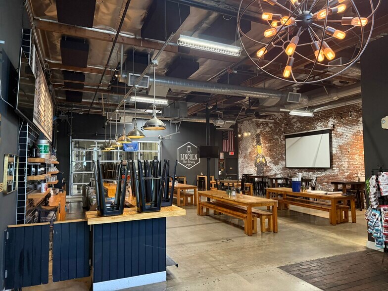 3083 N Lima St, Burbank, CA à louer - Photo de l’immeuble – Image 3 sur 4