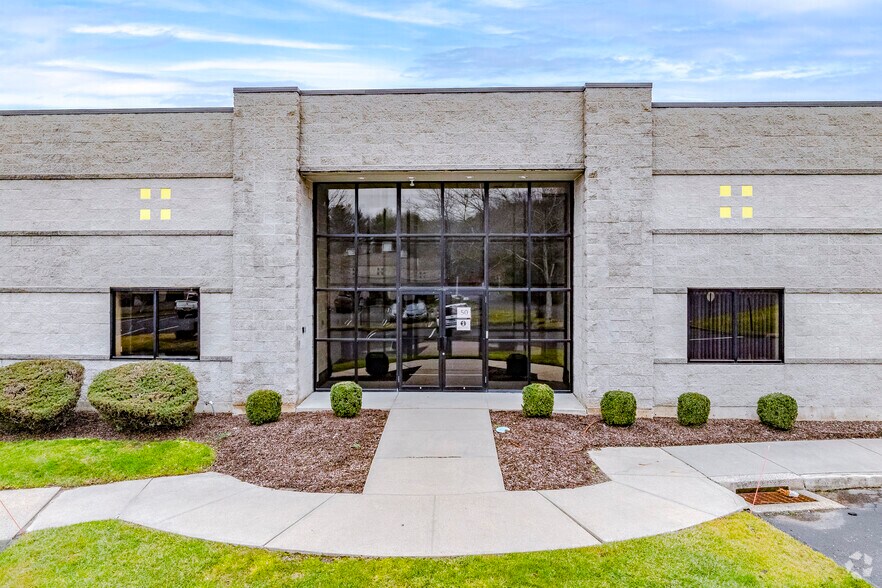 50 Ivy Brook Rd, Shelton, CT à louer - Photo de l’immeuble – Image 2 sur 18