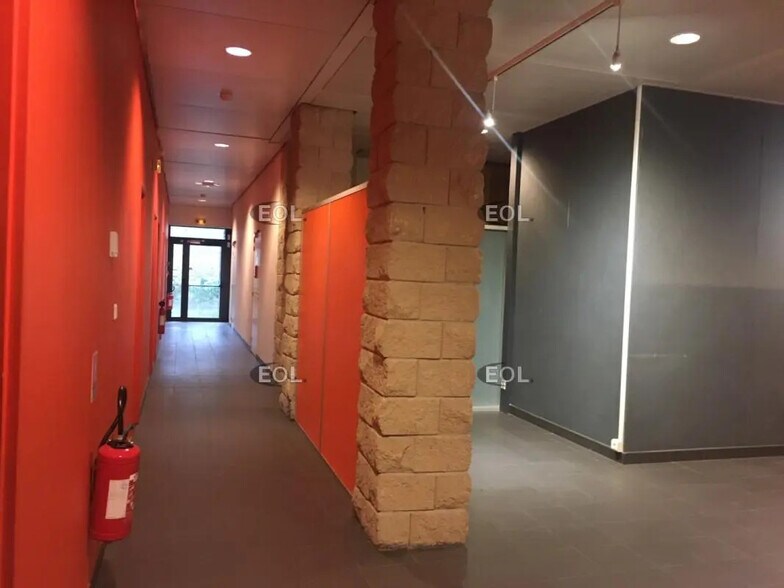 Local d’activités dans Créteil à louer - Photo de l’immeuble – Image 3 sur 11