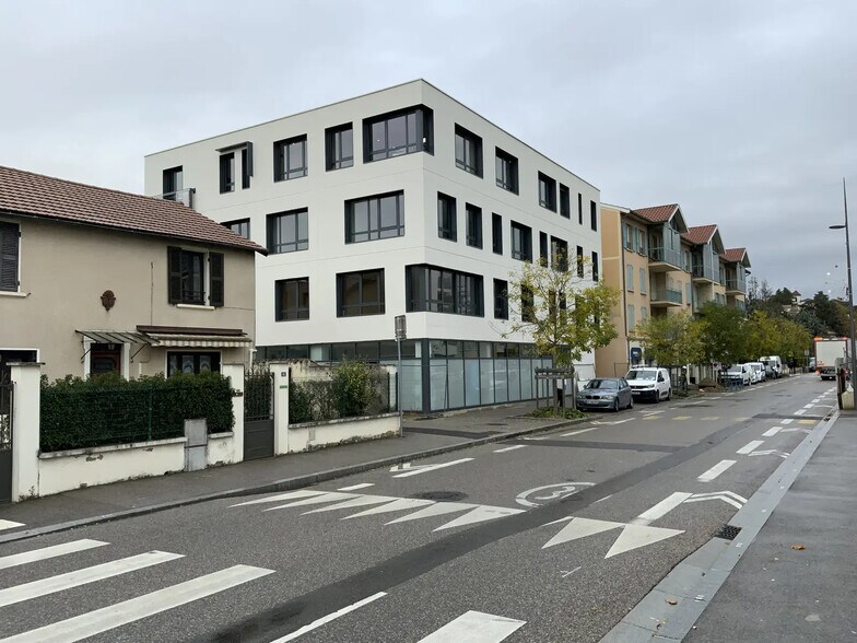 43 Rue De La République, Chassieu à vendre - Photo de l’immeuble – Image 1 sur 9