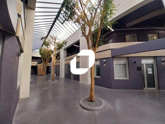 Plus de détails pour Bureau, Local d'activités à louer