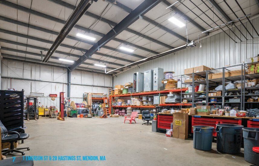 28 Hastings St, Mendon, MA à vendre - Photo intérieure – Image 2 sur 4