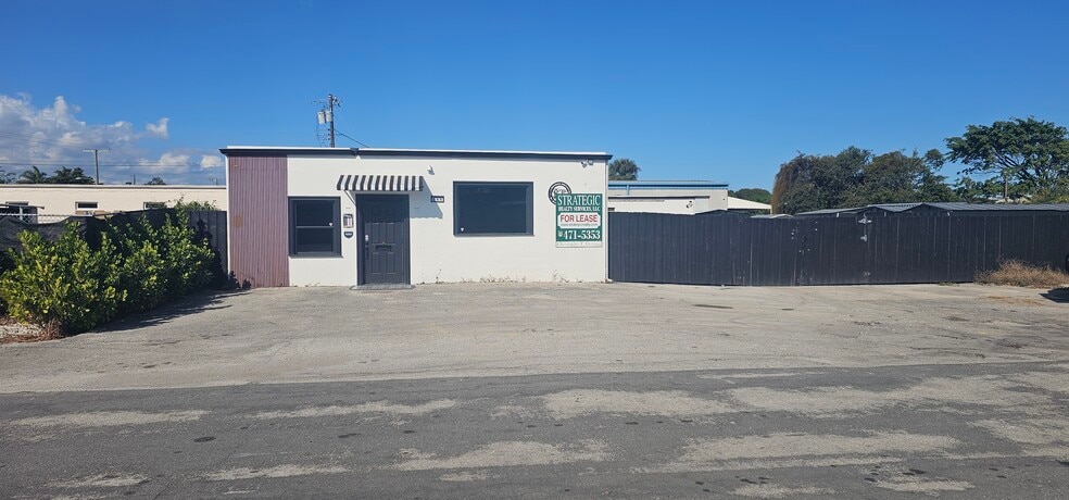 211 SE 9th Ave, Boynton Beach, FL à louer - Photo principale – Image 1 sur 22
