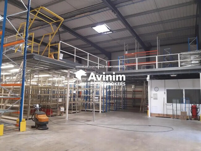 Plus de détails pour Bureau, Local d'activités à louer