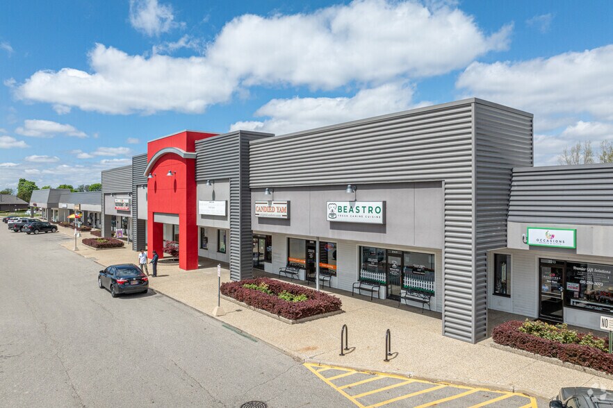 2241-2353 44th St SE, Grand Rapids, MI à louer - Photo de l’immeuble – Image 1 sur 8