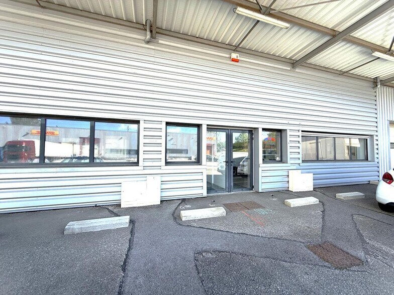 Industriel/Logistique dans Besançon à louer - Photo de l’immeuble – Image 1 sur 6
