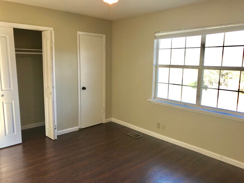 210 Austin St, Grapevine, TX à vendre - Photo intérieure – Image 3 sur 10