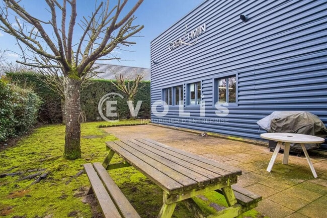 Plus de détails pour Local d’activités à vendre