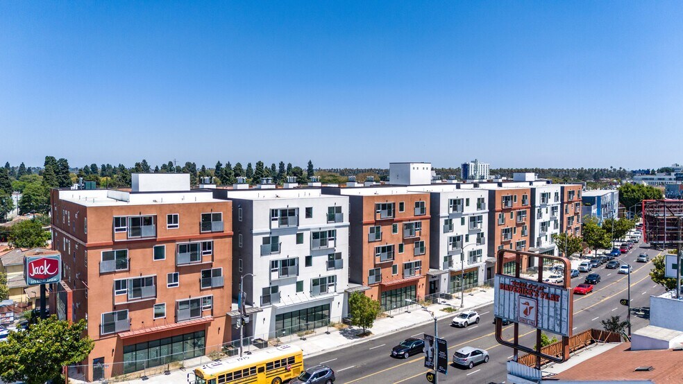 4242 Crenshaw Blvd, Los Angeles, CA à vendre - Photo de l’immeuble – Image 2 sur 6