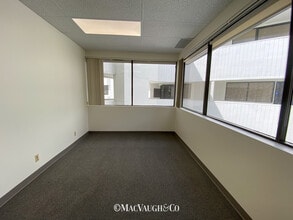 650 Sierra Madre Villa Ave, Pasadena, CA à louer Photo de l’immeuble– Image 2 sur 11