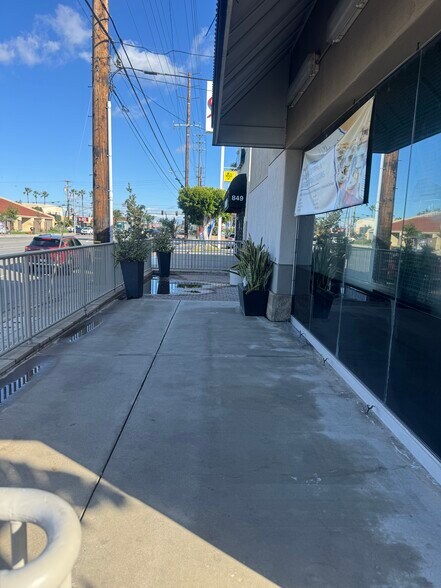 821-843 N Tustin St, Orange, CA à louer - Photo de l’immeuble – Image 3 sur 14