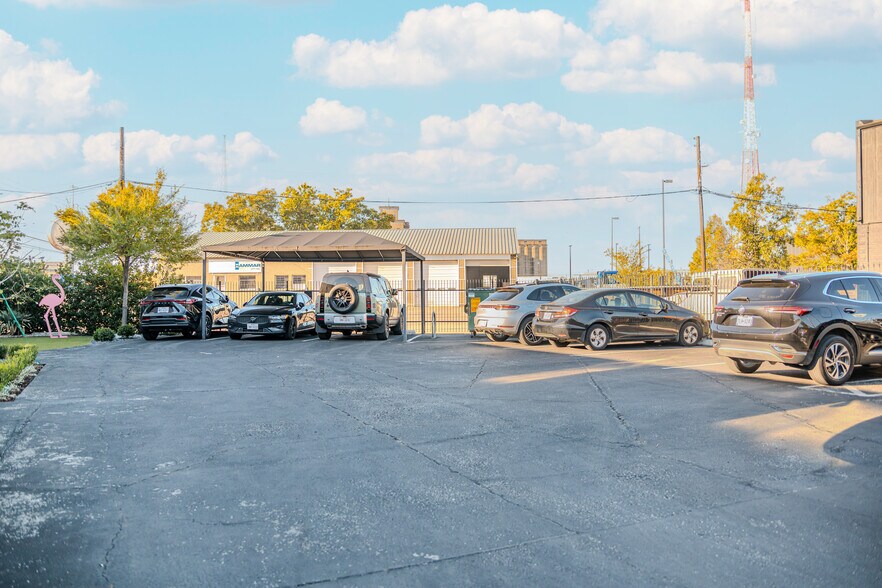 401 Exposition Ave, Dallas, TX à vendre - Photo de l’immeuble – Image 2 sur 10