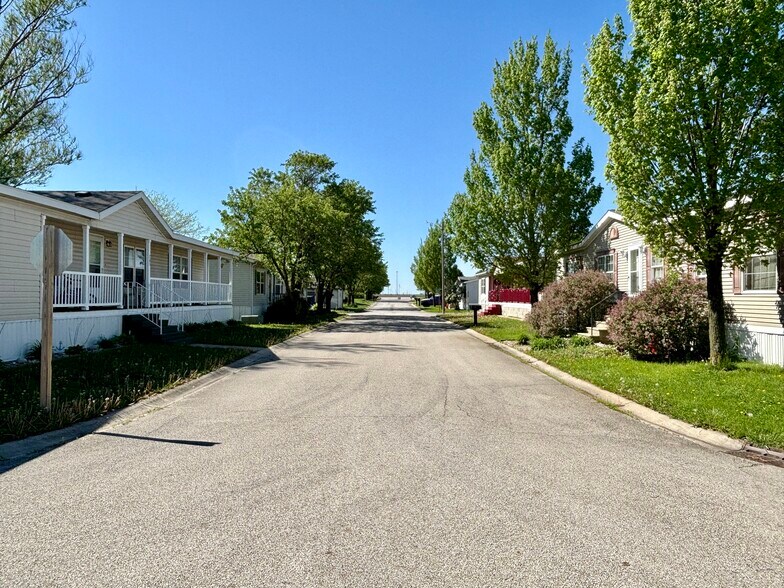 104 Enterprise Dr, Chenoa, IL à vendre - Photo de l’immeuble – Image 1 sur 26
