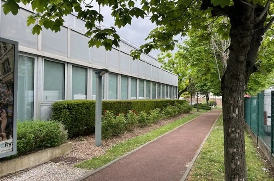 71-73 Rue Noël Pons, Nanterre à louer - Photo de l’immeuble – Image 2 sur 9