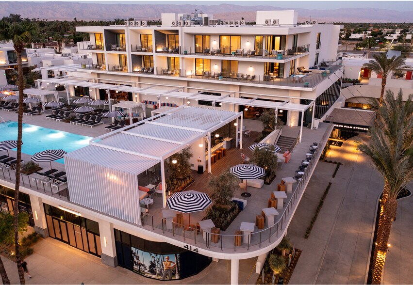 414 N Palm Canyon Dr, Palm Springs, CA à louer - Photo de l’immeuble – Image 2 sur 4