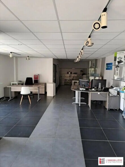 Local commercial dans Fougères à louer - Photo de l’immeuble – Image 2 sur 9