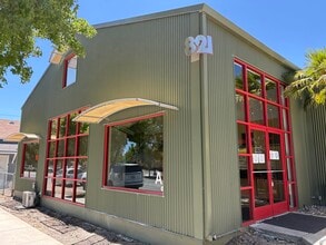 821 Pine St, Paso Robles, CA à louer Photo intérieure– Image 2 sur 8