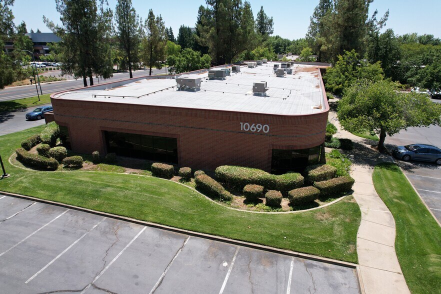 10690 White Rock Rd, Rancho Cordova, CA à louer - Photo de l’immeuble – Image 3 sur 8