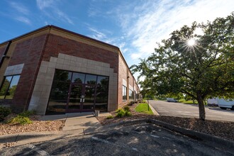 6901 E Fish Lake Rd, Maple Grove, MN à louer Hall d’entrée– Image 1 sur 20