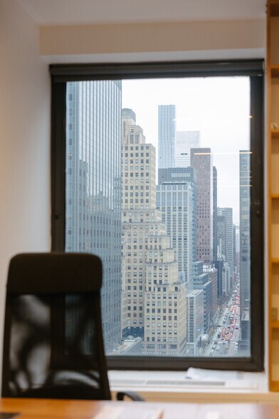 633 Third Ave, New York, NY à vendre - Photo de l’immeuble – Image 3 sur 10